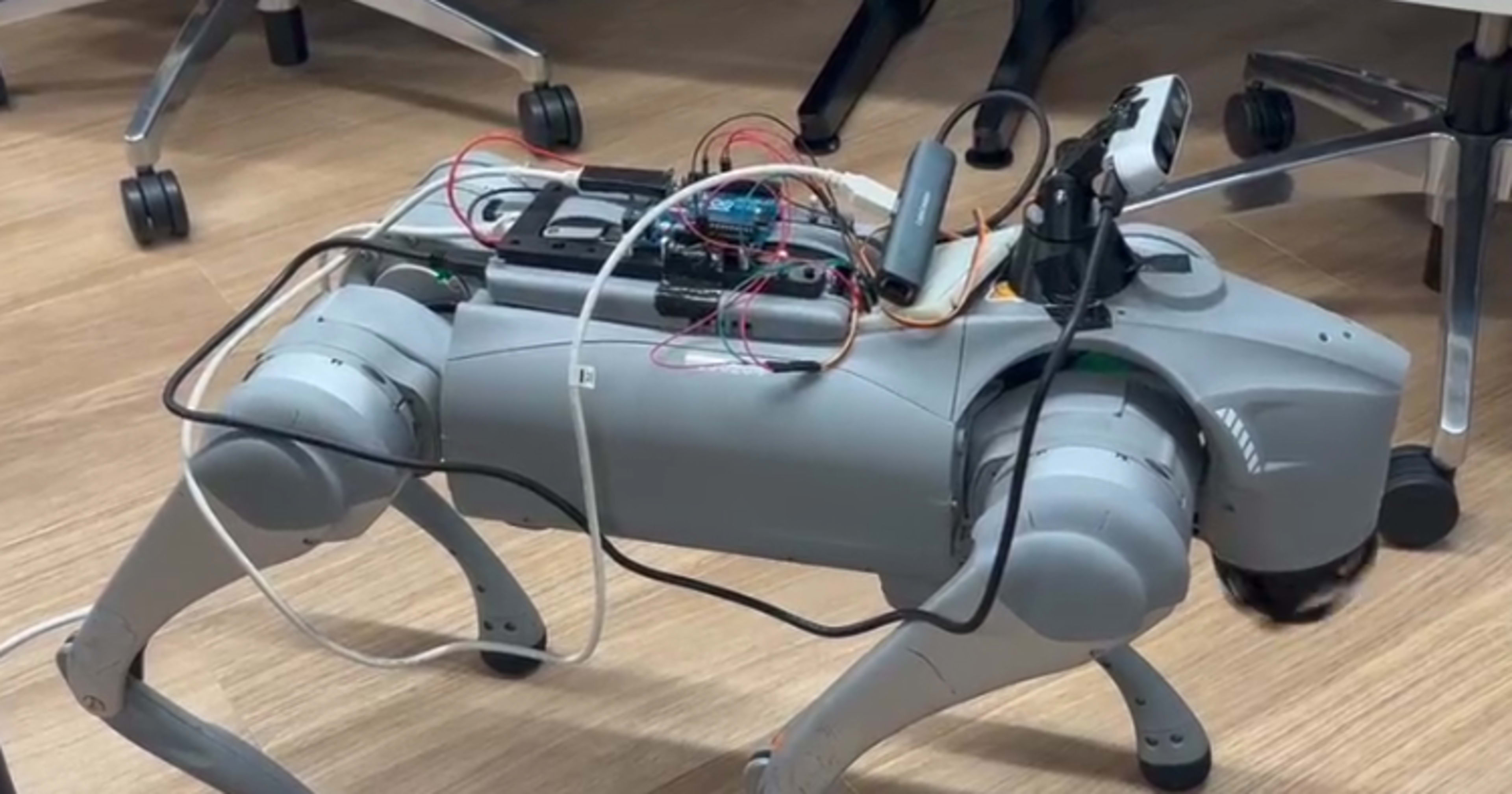 Unitree Go2 に自作パンチルト+RealSense+物体認識を載せて、見回り監視カメラを作ってみた