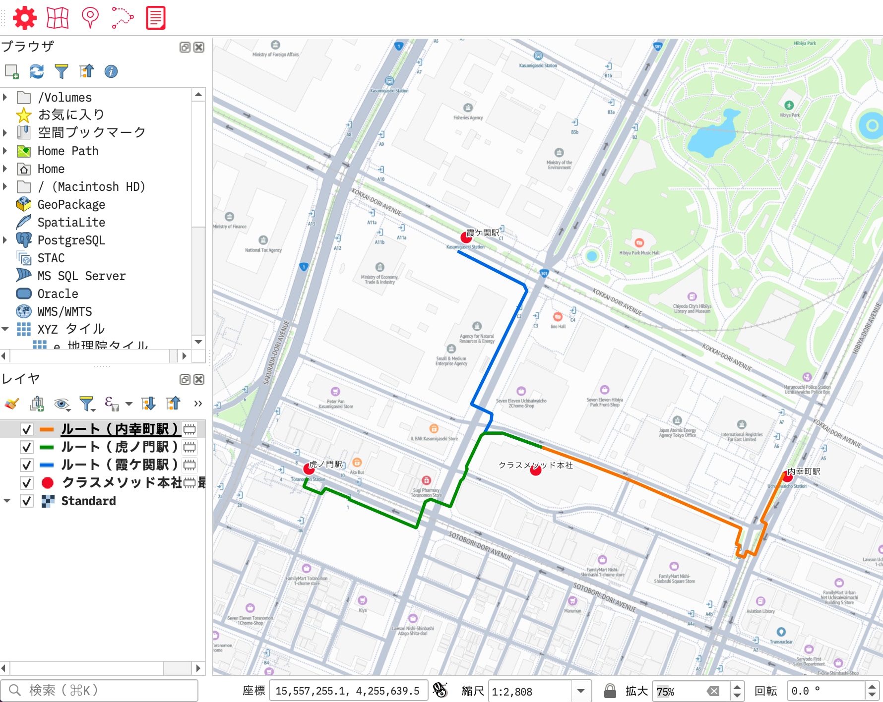 3駅から本社への徒歩ルートが色分けして表示された地図