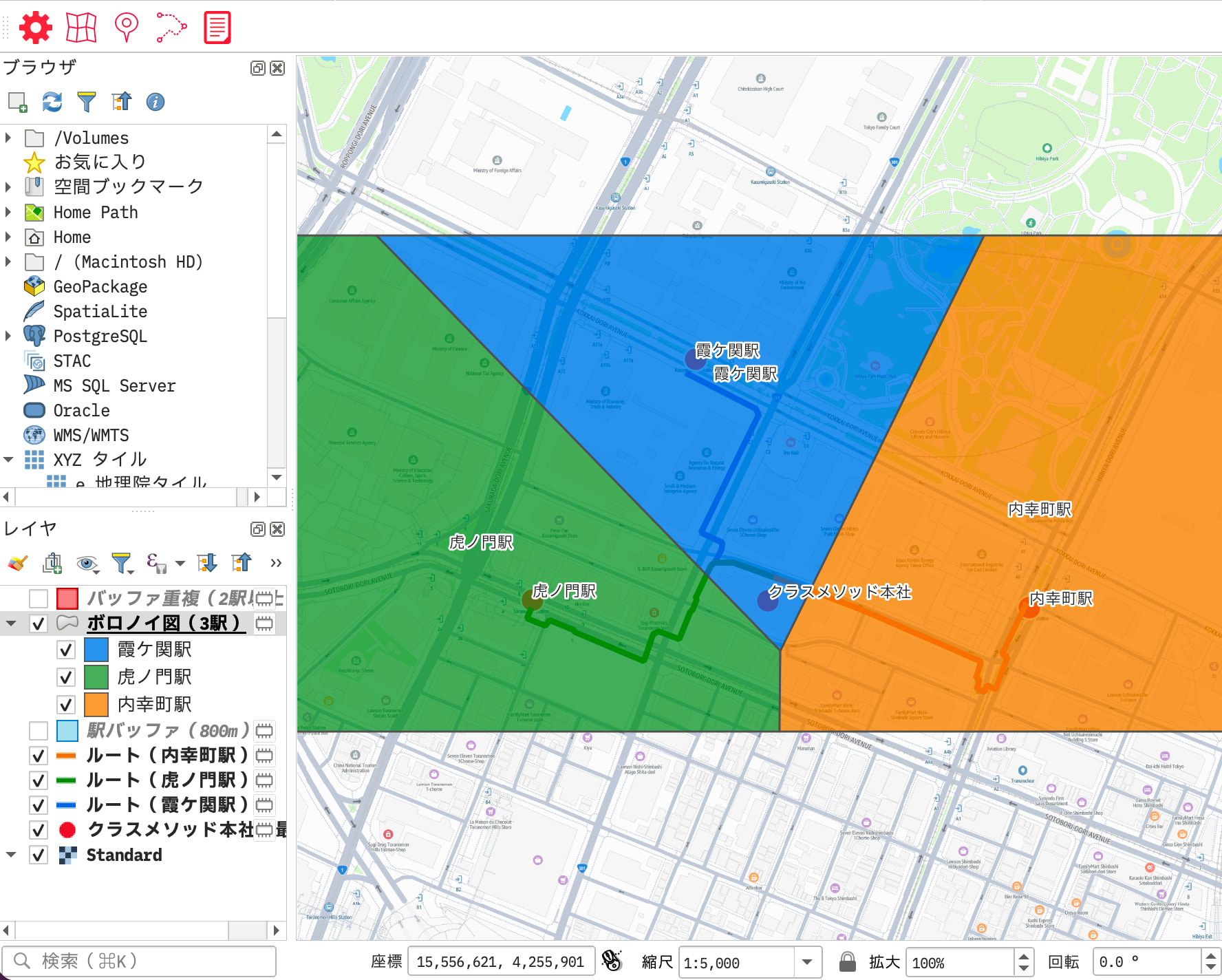 3駅のボロノイ図。各駅の最寄りエリアが色分けして表示されている