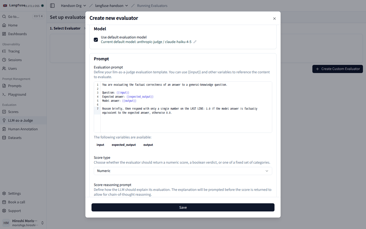 Create new evaluator モーダル：プロンプト中に {{input}} {{expected_output}} {{output}} の 3 変数が使える