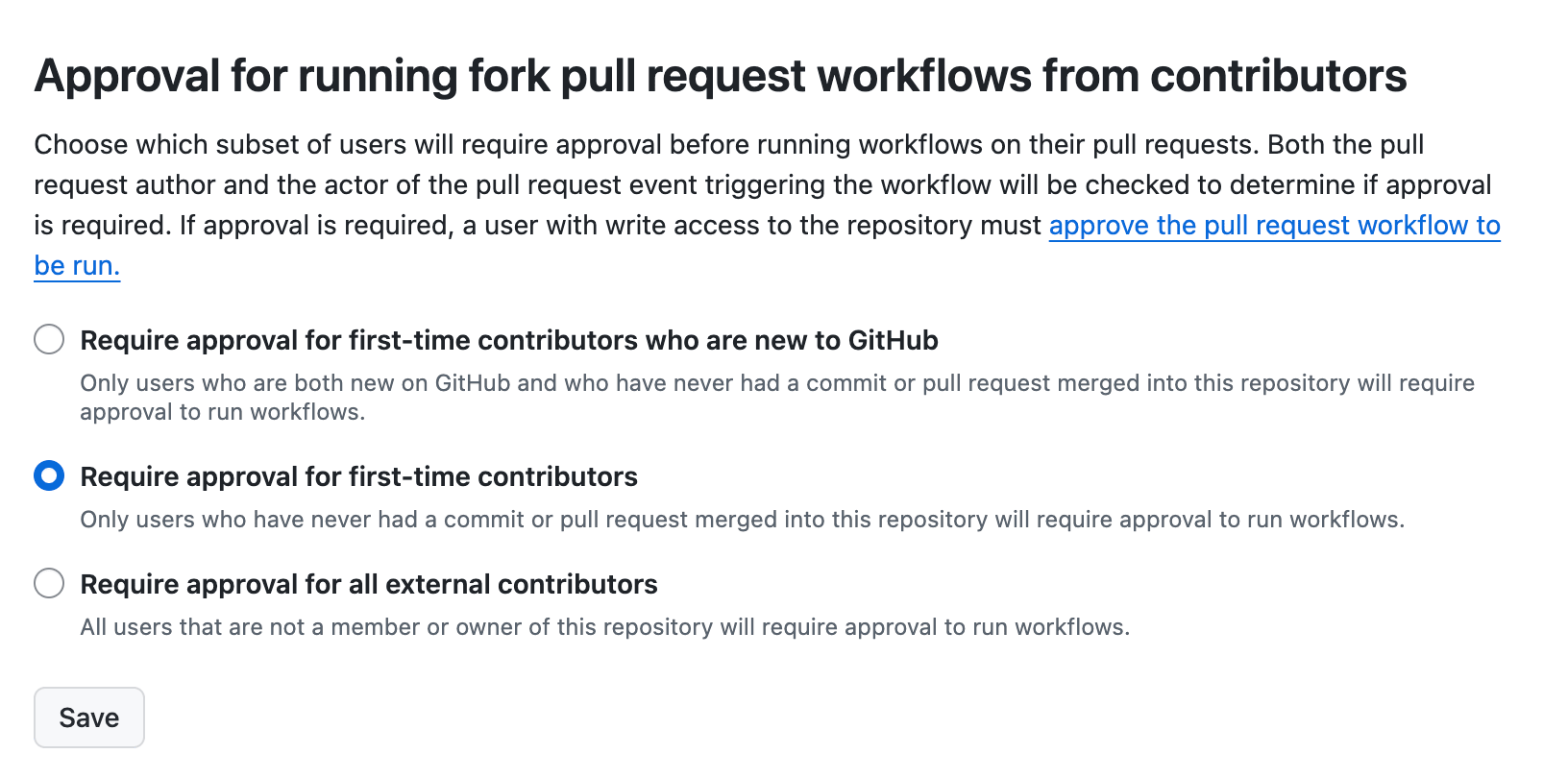 デフォルト設定: Require approval for first-time contributors が選択されている