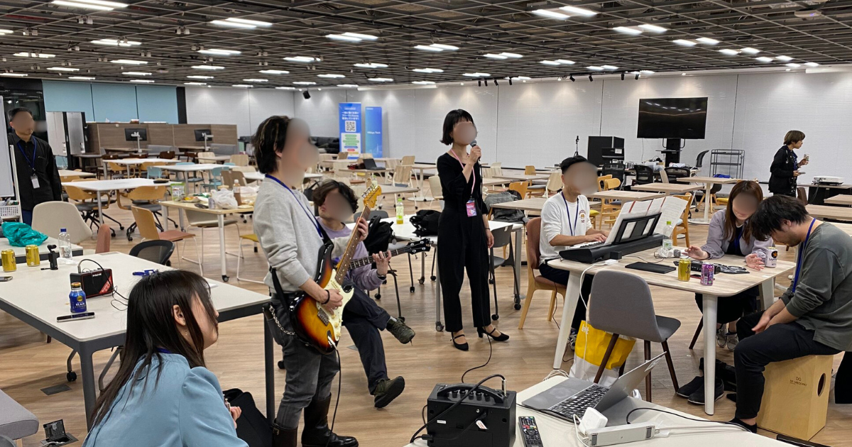 カフェでの演奏風景